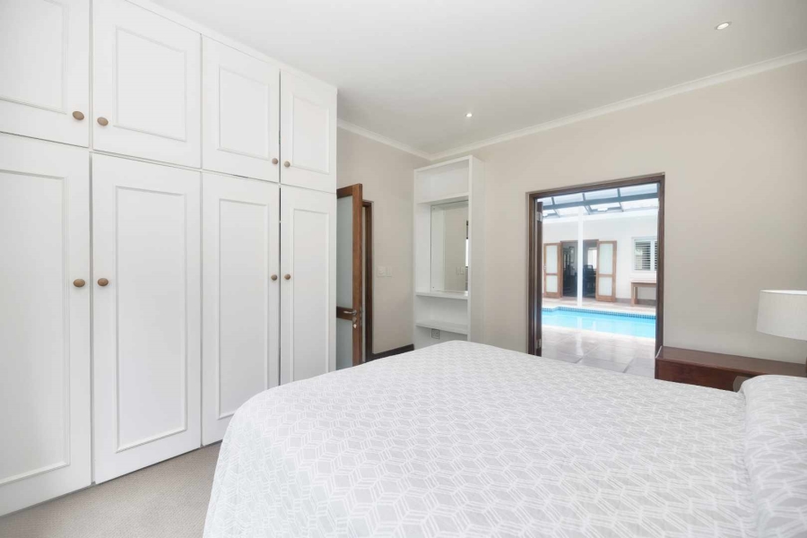 5 Bedroom Property for Sale in Fernkloof Estate Western Cape